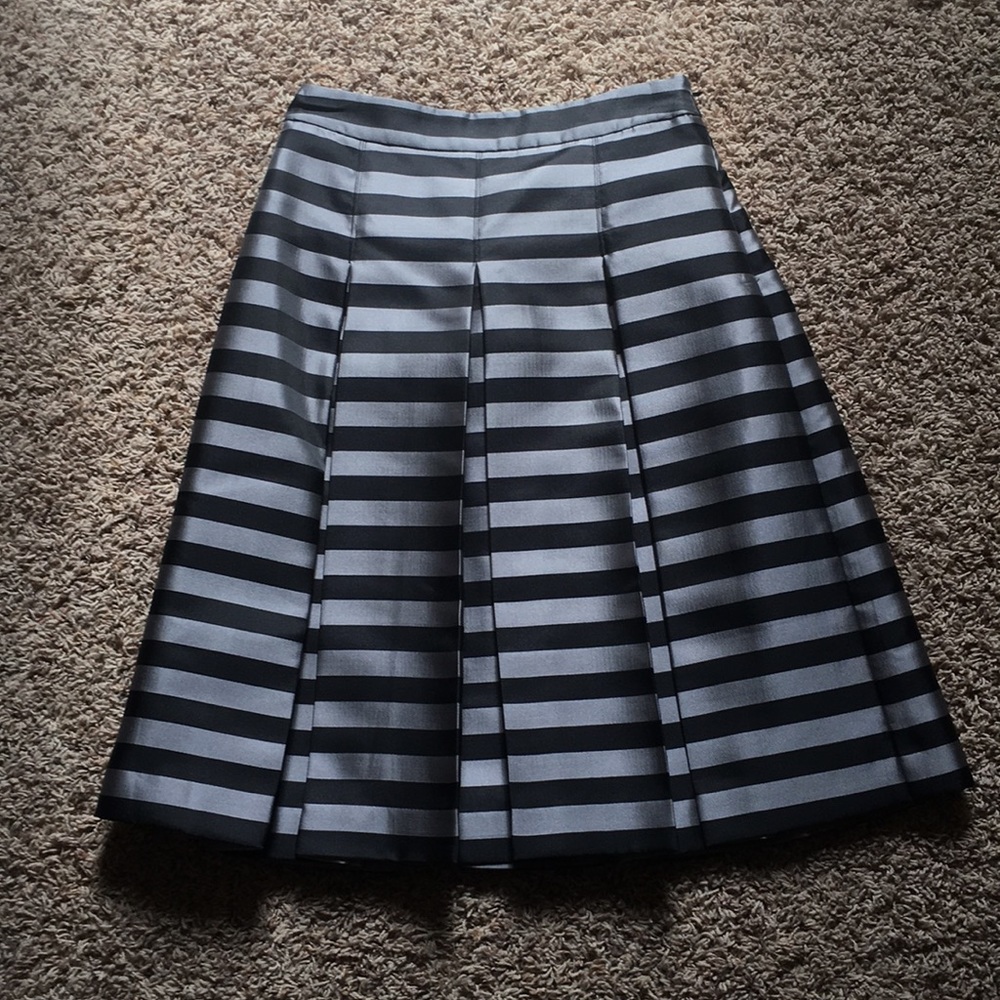 Halogen Silver & Black striped pleated skirt